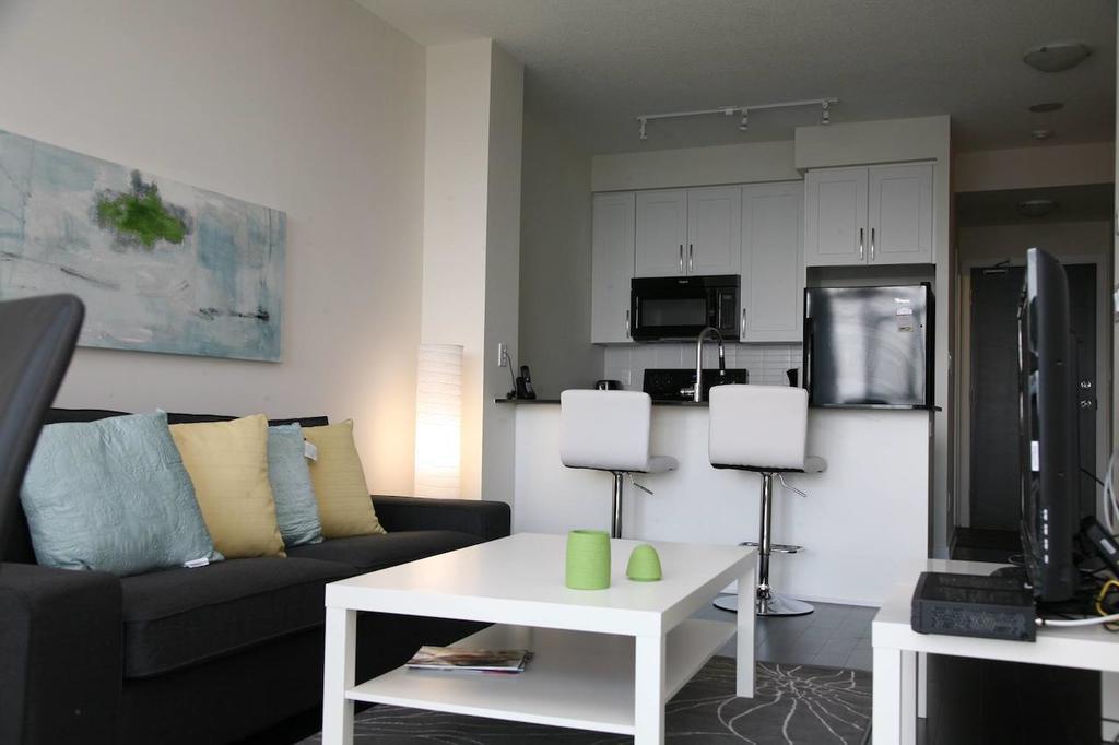 Accurate Plus Furnished Apartment- Brickstone Mews 密西沙加 客房 照片