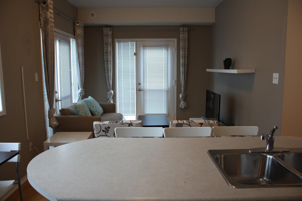 Accurate Plus Furnished Apartment- Brickstone Mews 密西沙加 客房 照片